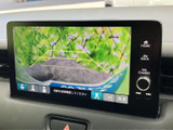 後方確認をサポートするカメラ表示。駐車時や狭い場所での取り回しが格段に楽になります。安全運転をサポートする頼もしい機能です。
