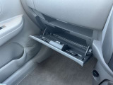 グローブボックスは奥行きたっぷり、大容量の収納スペース