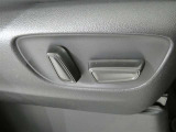 運転席パワーシート搭載。微妙な調整が手軽にでき、ピッタリのポジションで運転することが可能です。