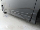 TRD製GRサイドスカートを装着しております。