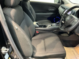 フィット感のあるシート。しっかりと支えてくれるので、長時間の運転を快適にサポートしてくれます。