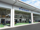 アリーナ羽犬塚のサービス工場です!一般修理、点検、車検と幅広く対応できるサービス工場を完備しています!