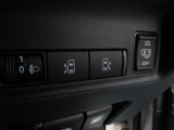 両側電動スライドドアワンタッチでスライドドアの開閉が可能です。もちろんキーからの操作も可能♪お子様を抱いてるとき両手いっぱいの荷物時などもピッと開いてくれる便利な機能です♪