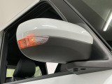 【ウインカーミラー】方向指示器をミラーのランプに点灯。対向車への視認性を高め、安心安全な方向転換をサポートします♪