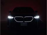 【キドニーグリル】BMWは約90年もの間、ほぼ全ての車両にひと目でBMWだと分かるこの特徴的なフロントグリルが備えられ、デザイン・アイコンとして親しまれてきました。