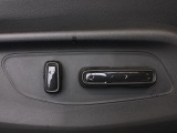 【電動シート】シート位置や角度を電動できめ細かに調整可能です。