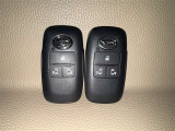 【スマートキー】キーを取り出さずにドアを施錠&解錠。クルマの始動も可能です。