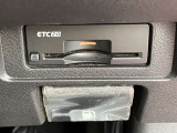 ETCならこんな利点が!!1. キャッシュレスシステムで、現金などを用意する必要無し!2. 料金所をノンストップで通過!3. 料金所付近での発進・停止の繰り返しがなくなり、排気ガスや騒音の発生が削減されます。