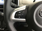 ステアリングスイッチ付き。前方から目を離すことなく操作することが可能です。