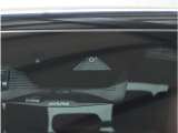 【フォワードセンシングカメラ】夜間走行時に前方の状況を判断したり、車線表示を検知したりします。