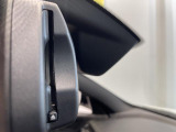 【ルームミラー一体型ETC】BMWといえばルームミラー一体型のETC。ドライバーから差し込めるかたちになっておりますので、差し忘れの際も慌てずにご利用いただけます。