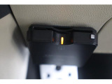 ETCは運転席側左足足元に貼り付けられています。