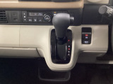 運転席周辺のスマートなレイアウトが、操作のしやすさを実現。快適なドライブをサポートします。