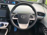 【純正革巻きステアリング】上質な革を使用することで、手にしっかり馴染みとても運転しやすいハンドルです♪