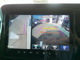 【アラウンドビューモニター】空から見下ろした映像がナビ画面にて確認可能です。駐車もラクラクですよ♪