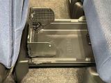 中敷きを立ち上げれば、倒れやすい荷物も安定して積める置きラクボックスが標準装備