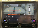 車庫入れの苦手な方にバック時のサポートバックモニター、パノラミックビューモニター付き。※カメラが映し出す範囲は限られています。必ず車両周辺の安全を直接確認してください。