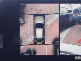 車両周辺の確認を補助し、駐車時の状況把握に役立つ装備です。