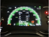 とっても見やすいメーターです。夜間時はラグジュアリーな気分にさせてくれる照明が魅力ですので、夜のドライブも楽しみになりますよ♪