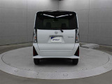 急ブレーキしたときにハザードランプを点滅させることで後続車に注意を促すエマージェンシーストップシグナルを装備したことで予防安全性を高めています。