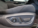 パワーシート搭載。微妙な調整が手軽にでき、ピッタリの最適なポジションで運転することが可能です。