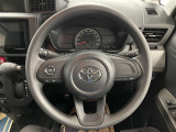 快適な操作性の運転席、ハンドルも綺麗に清掃済みです!もちろん安全を守るエアバッグも装備しているので安心してお乗りいただけます(^^)