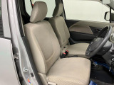 【フロントシート】さまざまな体格の方が快適に運転ができるよう配慮したシートになっております。