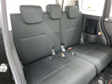 低床&フラットフロアでお子様やご年配の方も安心して乗り降りできます!また、頭上空間も確保されており、小さなお子様なら、立ったままでも着替えが可能です。