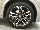 アウトバーンでの走行を見据えたBMWのブレーキシステムはもしもの時にもいち早くマシンを停止してくれます。
