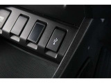 スマートフォンなどの音楽再生が可能なUSB接続ジャック装備車両です♪♪♪