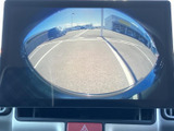 広視野角のモニター画面で、後方確認を支援。安全なバック駐車や車庫入れをサポートし、運転の不安を軽減します。