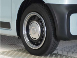 ◆純正ホイール装着車◆シンプルなデザインのホイールキャップ付きです。