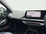BMW専門のメカニックが、100項目にも上るポイントを徹底的にチェック。交換基準に達した部品があれば、弊社負担にて交換後、お客様へご納車致します。