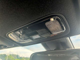 運転席にはシートの高さを細かく調整できるアジャスター付き。どなたでも最適なドライビングポジションを作れます。
