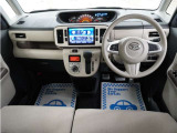 運転にかかわる様々な操作を安全に行えるように視点移動が少なく、操作性に配慮されたスイッチ類が凝縮されたコクピットです。