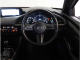 【運転席】最適なドライビングポジションでドライブをお楽しみください。