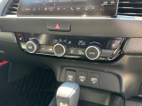運転席助手席シートヒーター、フルオートエアコン、USBジャック