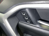 シートメモリー機能装備付きです。シートの位置をそれぞれ記憶しておく事ができるので、ご家族や、複数の方で車を乗られるオーナー様には、便利な機能です。