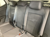 シートは適度な硬さによって長時間の運転でも疲れにくいと定評があります。国産車とは全く違った座り心地ですが、長年培われた欧州の椅子文化をご体感ください。