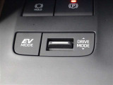 ドライブモードセレクト(ECO/NORMAL/SPORT)、モーターのみで静かに走行出来るEVドライブモードが採用されています。