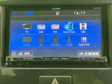 使いやすいインターフェースで、スムーズな操作が可能です。目的地設定や音楽再生も簡単で、快適なドライブをサポートします。