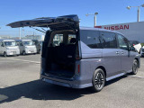 大きく開くバックドアで荷物の出し入れもスムーズに!