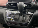 操作が簡単なシフトレバーですのでストレスなく運転が出来ますよ!
