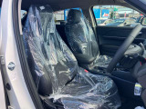 運転席は足元広々です。リラックスして運転できますね。