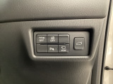 各種機能の切替スイッチは運転席パネル下に集約されています。任意で切り替え可能なため状況に合わせてお使いください。