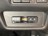 ハンドルの右下にETC2.0がついています。高速道路の料金所の通過も楽々です!。カードの取り出しもしやすい場所についています。