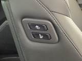 運転席ドアには、2名分のドライビングポジションを記憶できるメモリースイッチを装備。乗るたびにシート位置を簡単に呼び出せます。