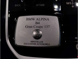 【コックピットシート】BMW車の主役席。車体中央にくる様に配置し車両重心とが一致する事でドライバーと車との一体感あるドライビングを実現。人間工学に基づき形成した形状が長時間のドライブ疲労も軽減します!
