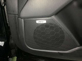 BOSE社との共同開発によって室内空間に音響チューニングを施しました。ツイーターやウーハーを含む7スピーカーにより、クリアで臨場感のあるサウンドを再現します