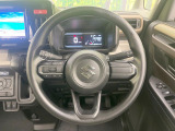 インテリアに合わせたデザインのステアリングは、運転される方のことも考え、運転しやすい形状、大きさです。是非一度、実際に触ってお確かめください。